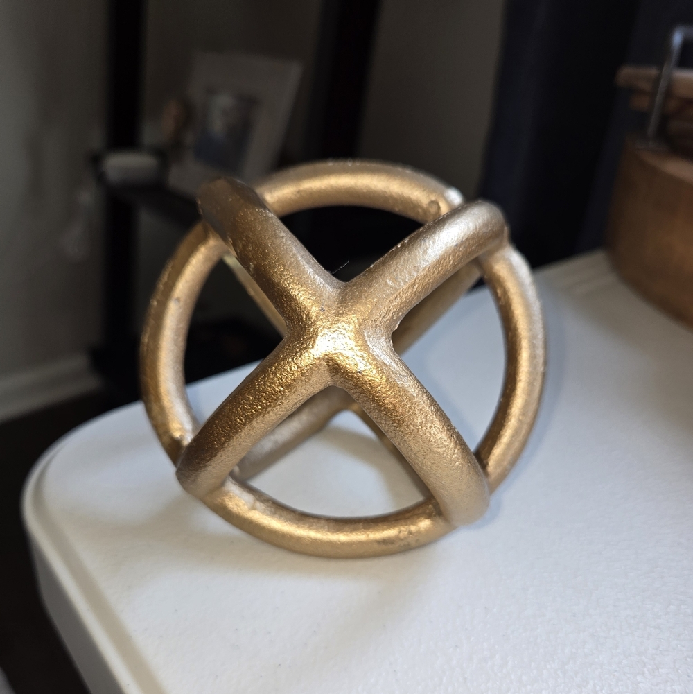 INSPIRE ME HOME DECOR Gold Decorative Sphere